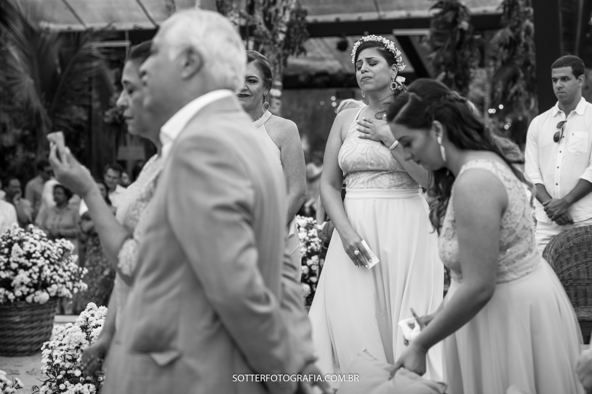 irma da noiva emocionada no dia do casamento 