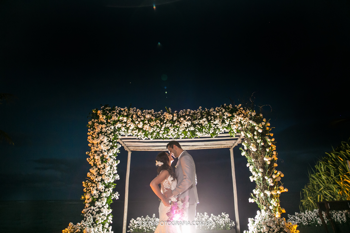 noiva no altar para foto de casal