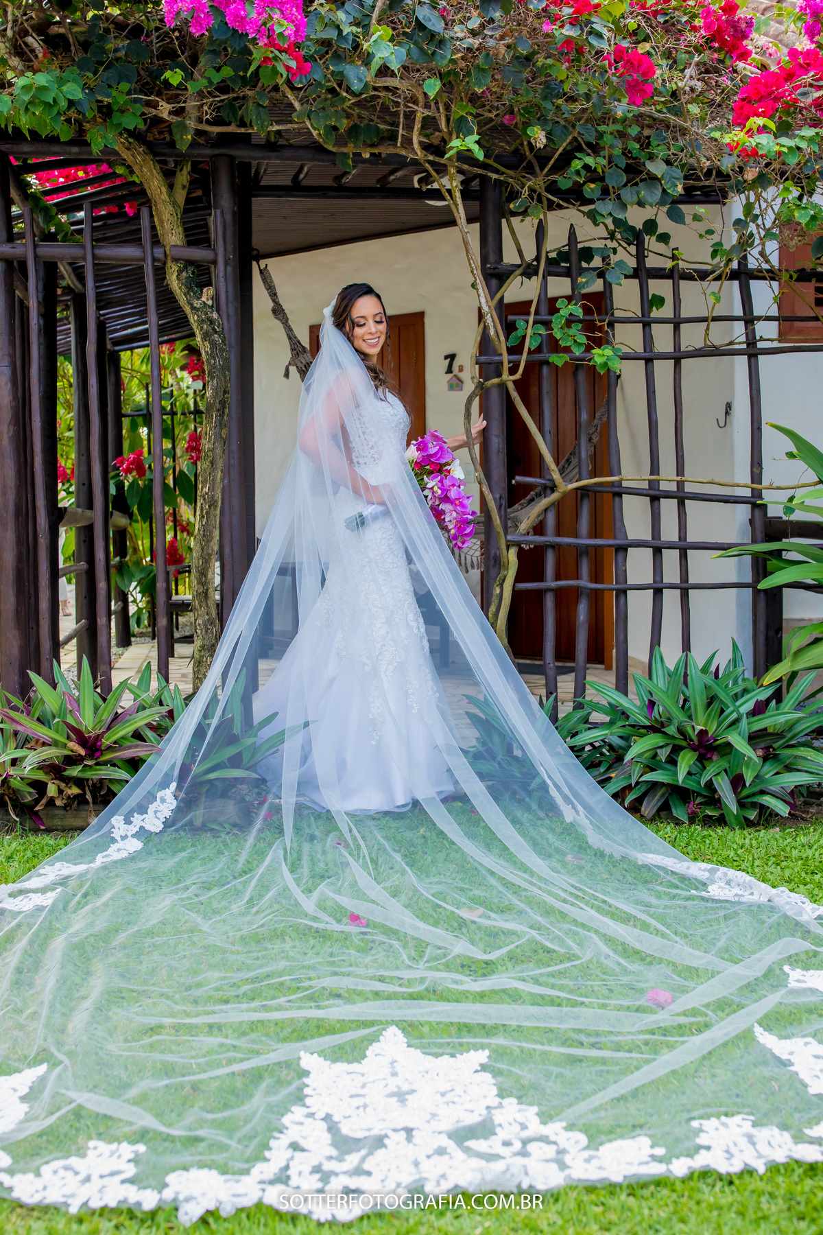 casamento em arraial dajuda com os fotografos da sotter fotografia e o vestido de noiva lindo