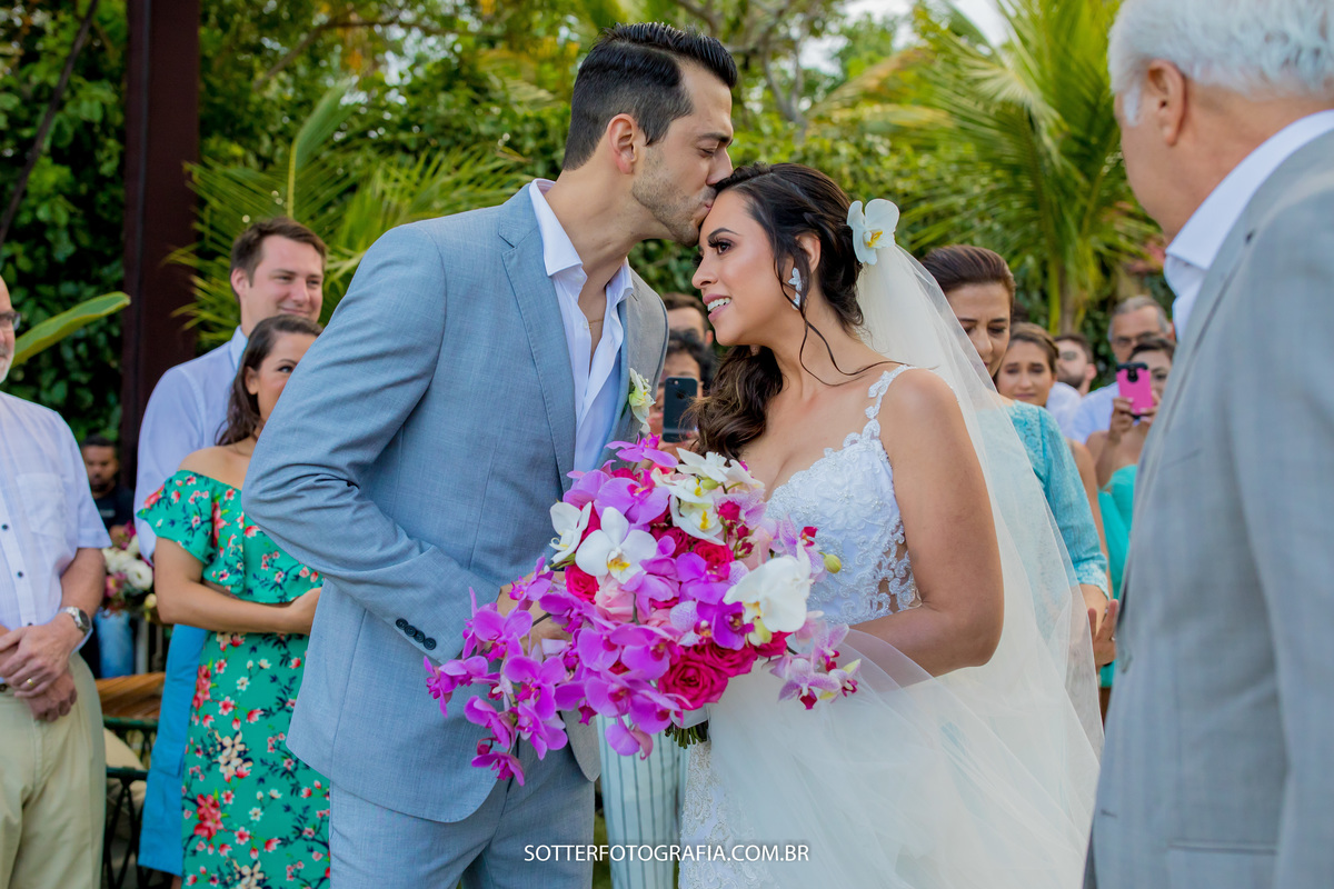noivo encontra noiva e beija na testa sotter fotografia fotografos de casamento