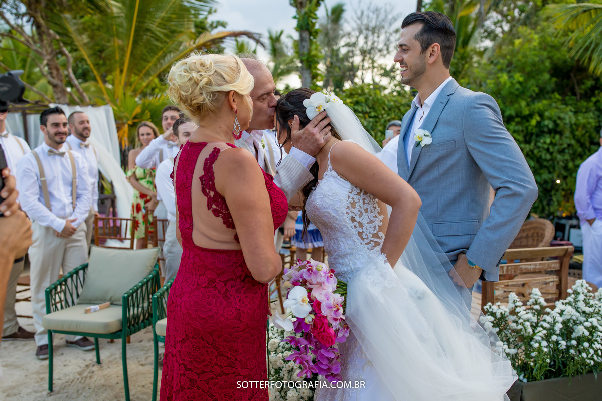 noivo encontrando pais da noiva no altar sotter fotografia fotografos de casamento
