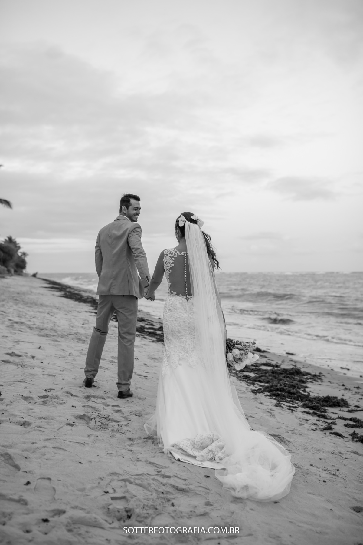sotter fotografia fotografos de casamento em ensaio na praia no dia do casamento em arraial