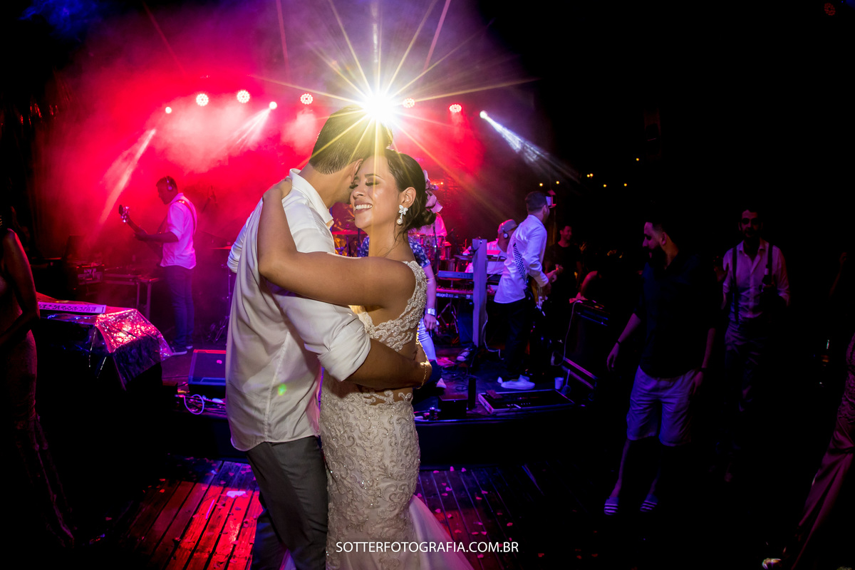 noivos dancando em festa de casamento sotter fotografia fotografos de casamento