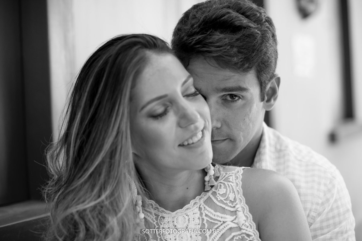 Olhar de noivo apaixondo pela noiva em ensaio fotografico com sotter fotografia fotografo de casamento