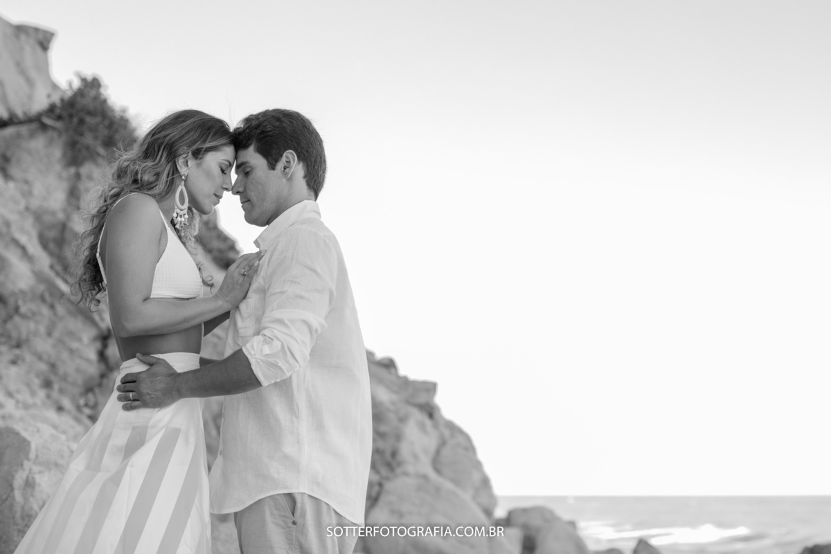lindo ensaio em trancoso na bahia em uma praia turistica 
