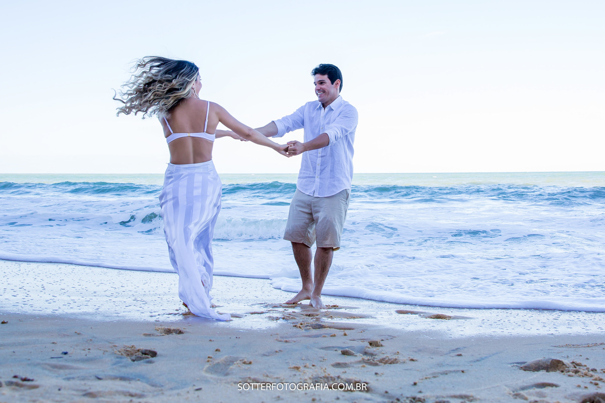 sabe the date noivos com pe da areia em trancoso  com sotter fotografia fotografo de casamento