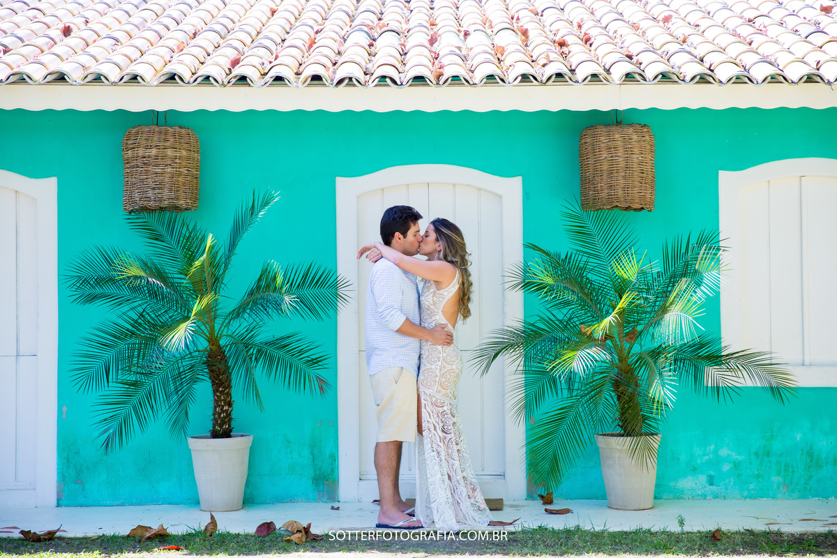 ensaio romantico em trancoso no quadrado com noivos para um pre casamento 