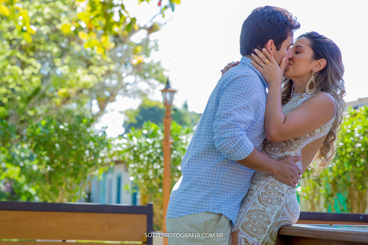 lindo ensaio realizado para o save the date para o casamento em trancoso da bahia para fotografos de casamento 
