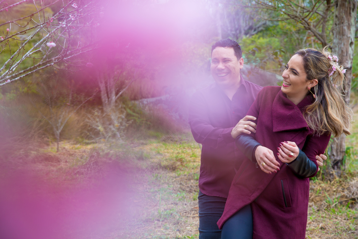 ensaio fotografico no espirito santo com os noivo abracados sotter fotografia 