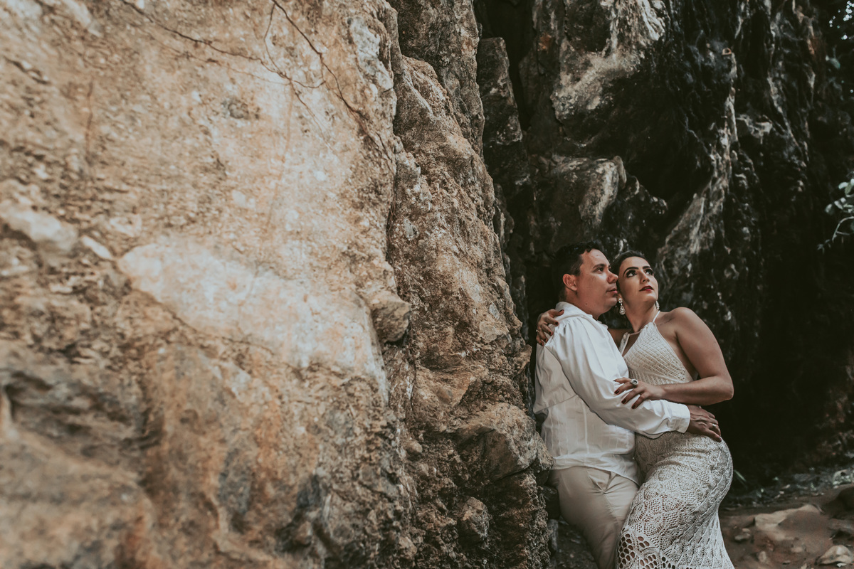 save the date realizado pela sotter fotografia realizado no espirito santo casal abracado