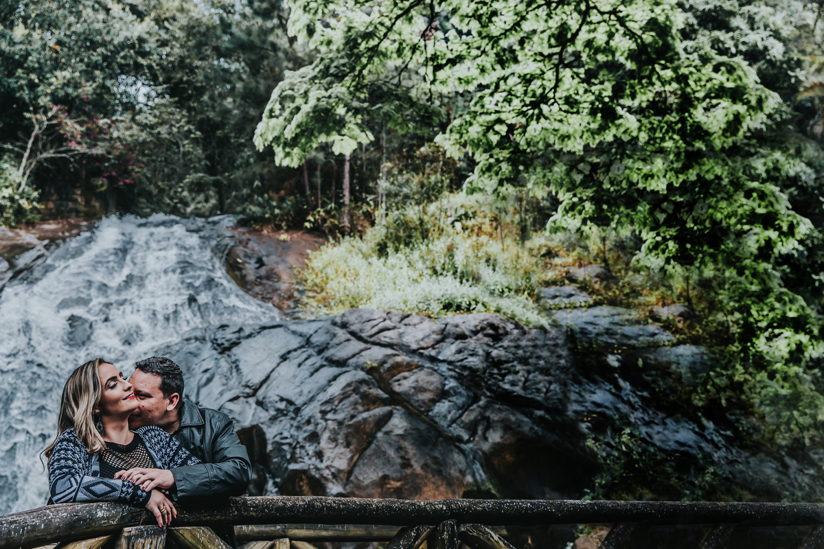ensaio na cachoeira no espirito santo lugar lindo para um pre casamento com os fotografos de casamento 