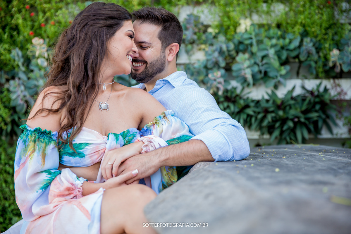 casamento em trancoso pe na areia noivos felizes cores e natureza 