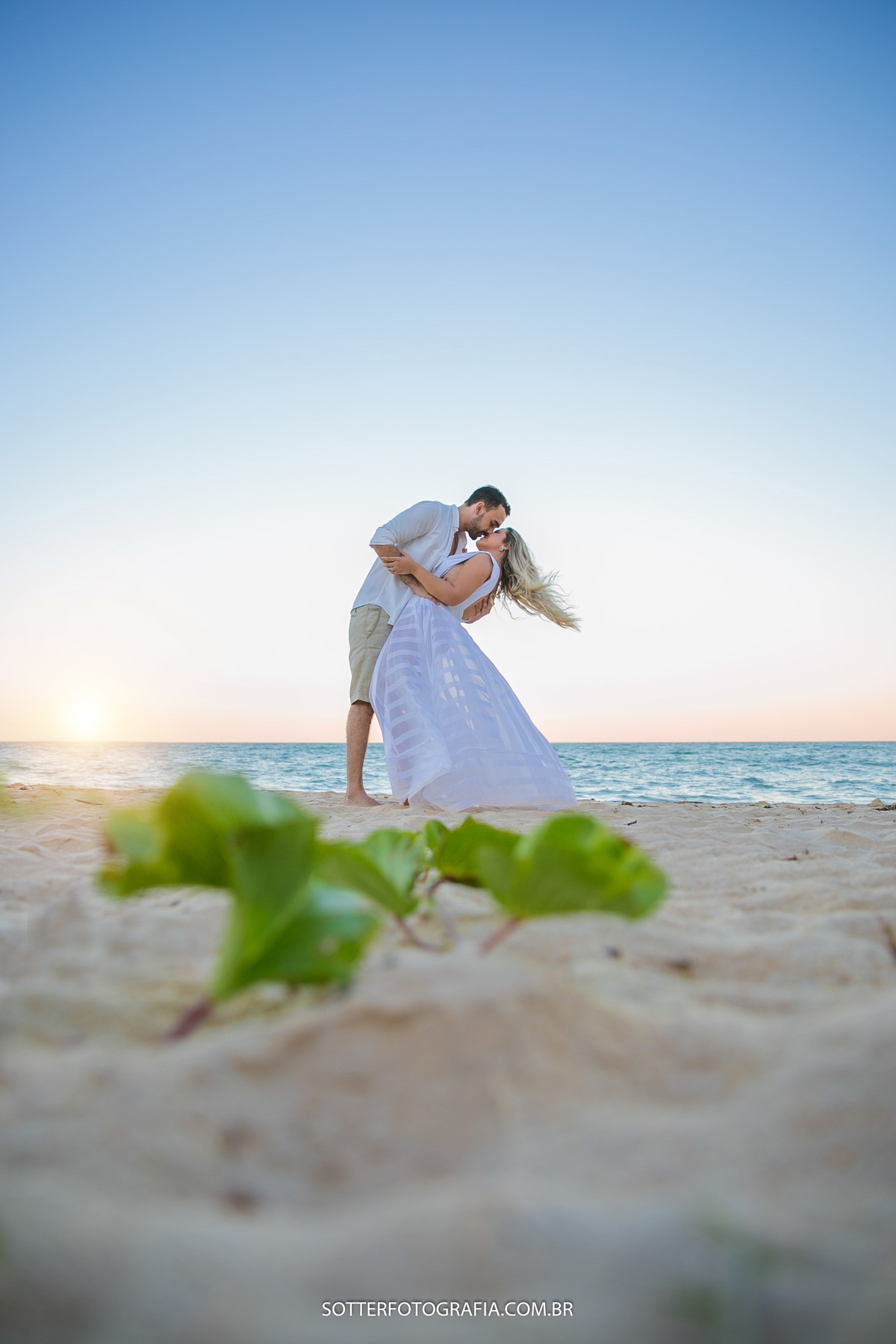  save the date na praia foto de  sotter fotografia fotografos de casamento em arraial dajuda e trancoso 