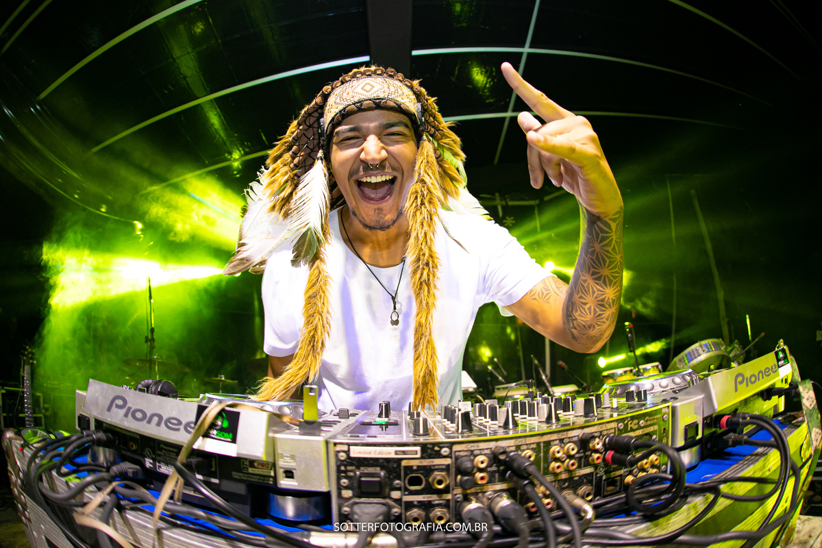 CASAMENTO EM ARRAIAL DAJUDA BAHIA SOTTER FOTOGRAFIA NA PRAIA NOIVA UIKI PARRACHO TRANCOSO BAHIA DJ RODRIGO MATTOS