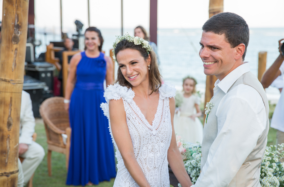 arraial d´ajuda, casar na bahia, casar em arraial d´ajuda, vestido de noiva, decoração , decorações ,  , vestido de noiva,  , delicadeza, noiva delicada, vestido branco , casando a tarde, bolo de noiva, bolo arraial
