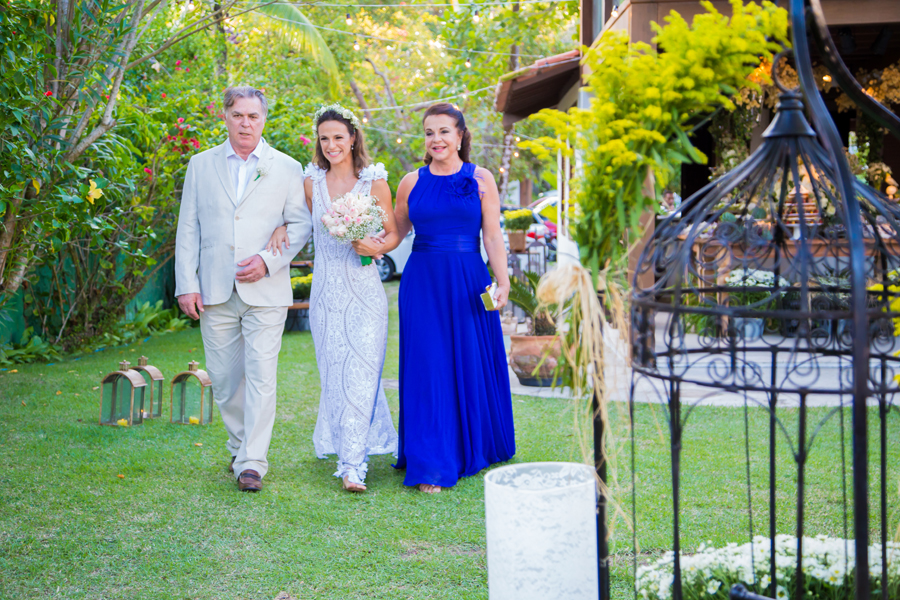 arraial d´ajuda, casar na bahia, casar em arraial d´ajuda, vestido de noiva, decoração , decorações ,  , vestido de noiva,  , delicadeza, noiva delicada, vestido branco , casando a tarde, bolo de noiva, bolo arraial