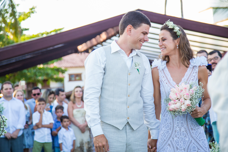 arraial d´ajuda, casar na bahia, casar em arraial d´ajuda, vestido de noiva, decoração , decorações ,  , vestido de noiva,  , delicadeza, noiva delicada, vestido branco , casando a tarde, bolo de noiva, bolo arraial