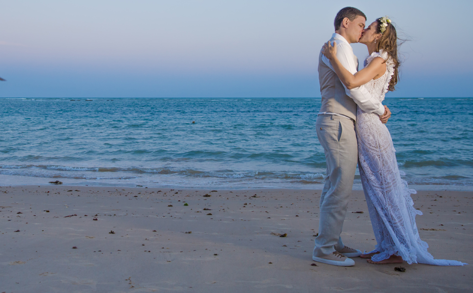 arraial d´ajuda, casar na bahia, casar em arraial d´ajuda, vestido de noiva, decoração , decorações ,  , vestido de noiva,  , delicadeza, noiva delicada, vestido branco , casando a tarde, bolo de noiva, bolo arraial