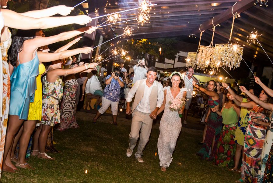 arraial d´ajuda, casar na bahia, casar em arraial d´ajuda, vestido de noiva, decoração , decorações ,  , vestido de noiva,  , delicadeza, noiva delicada, vestido branco , casando a tarde, bolo de noiva, bolo arraial