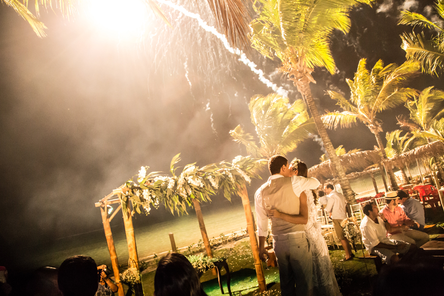 arraial d´ajuda, casar na bahia, casar em arraial d´ajuda, vestido de noiva, decoração , decorações ,  , vestido de noiva,  , delicadeza, noiva delicada, vestido branco , casando a tarde, bolo de noiva, bolo arraial