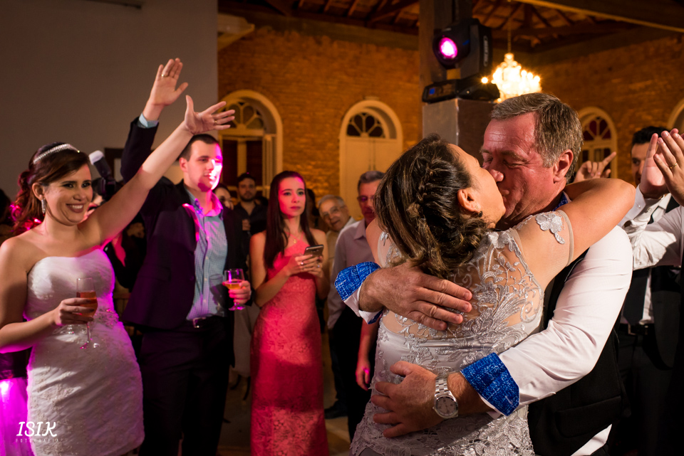 recepção do casamento animada