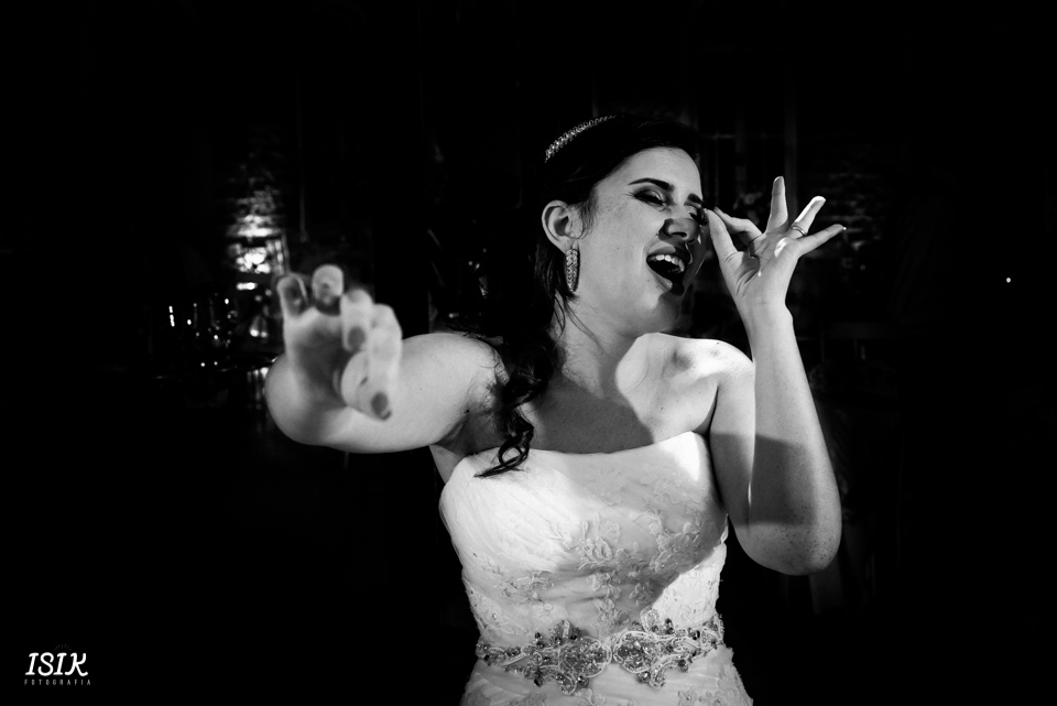 noiva feliz na festa de casamento