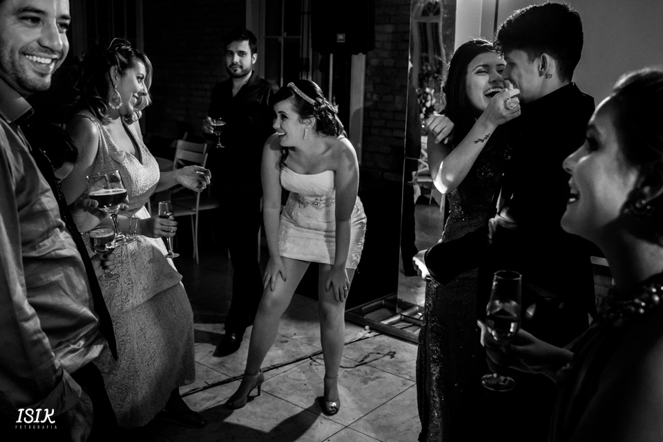 convidados felizes no casamento