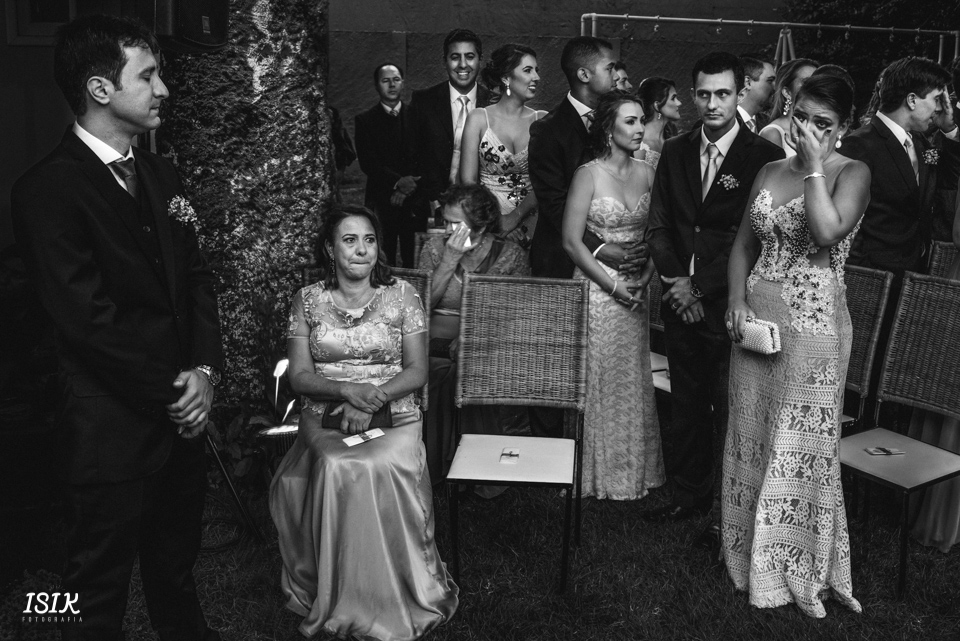 emoção na entrada do casamento