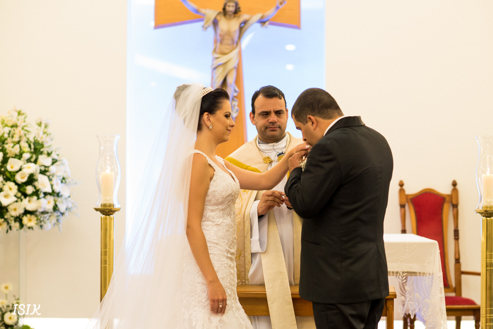 noiva e noivo no altar cerimônia casamento juiz de fora