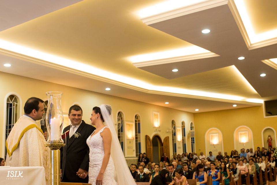 noivos felizes no altar casamento juiz de fora