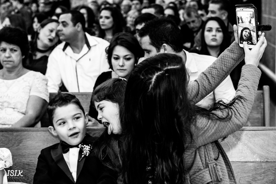 crianças brincando no casamento
