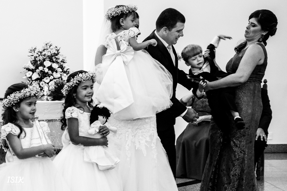 pajem e daminha no altar casamento