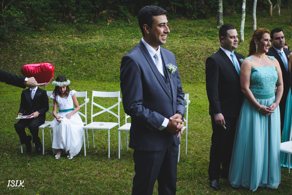 noivo na entrada da noiva casamento