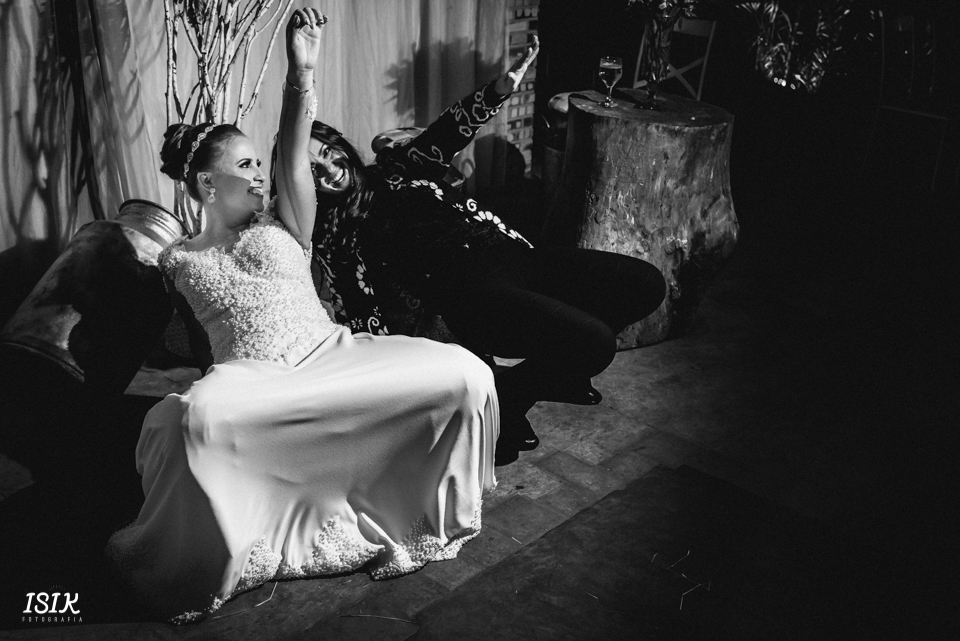 noiva dançando no casamento
