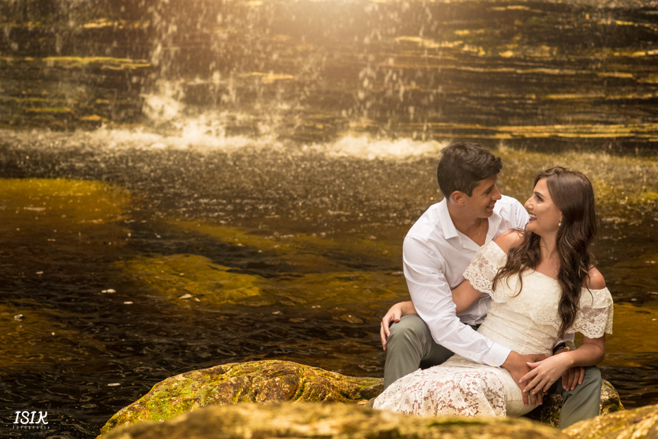 noivos ensaio pré-casamento Ibitipoca Minas Gerais