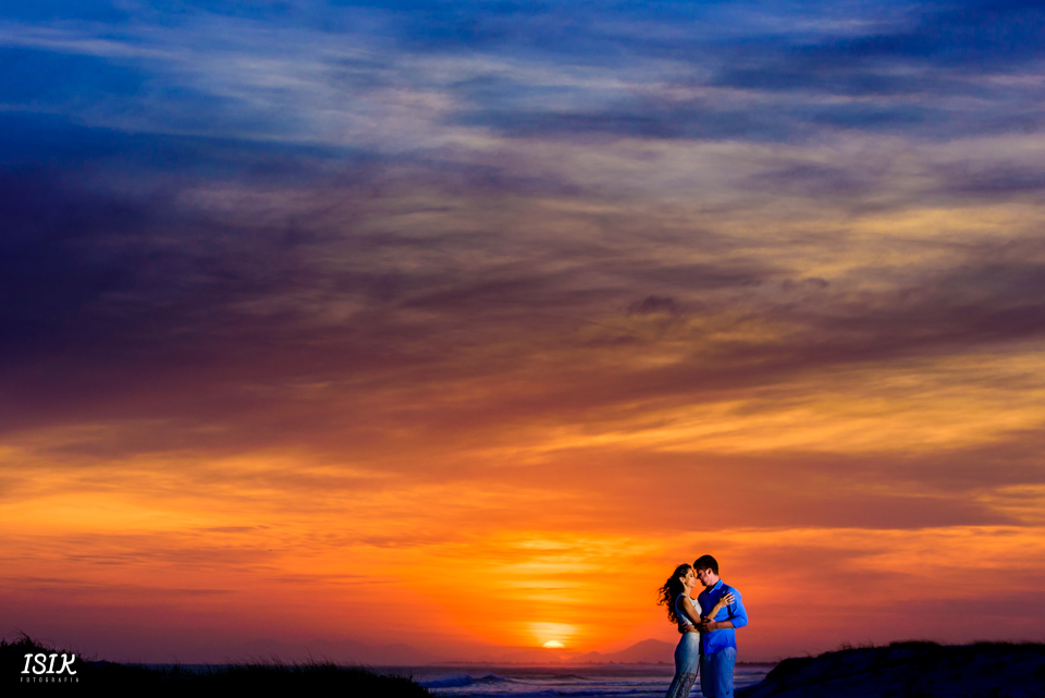 ensaio pré-casamento noivos na praia 