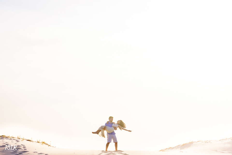 noivos ensaio fotográfico na praia 