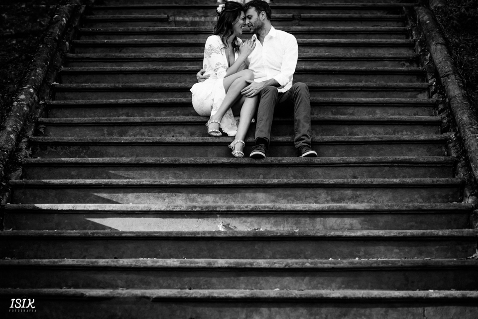 noivos em ensaio fotográfico