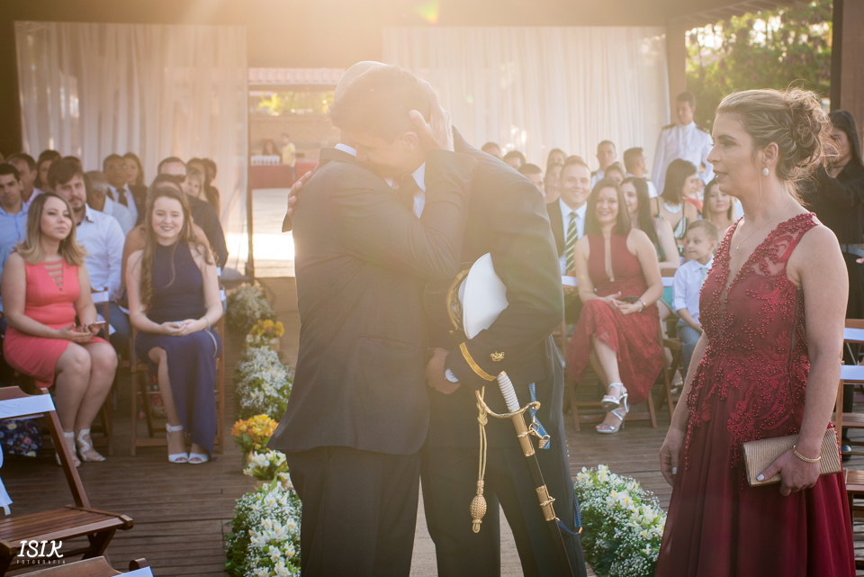 pais do noivo emocionados