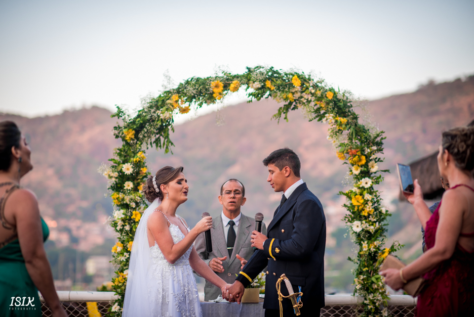 casamento de dia e ao ar livre
