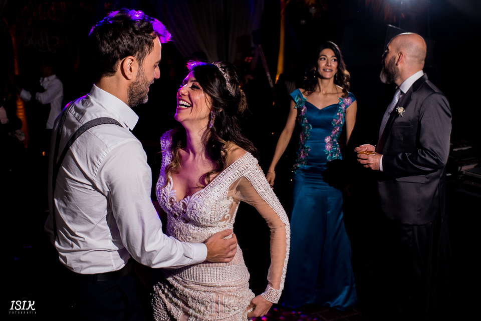 noivos na festa de casamento