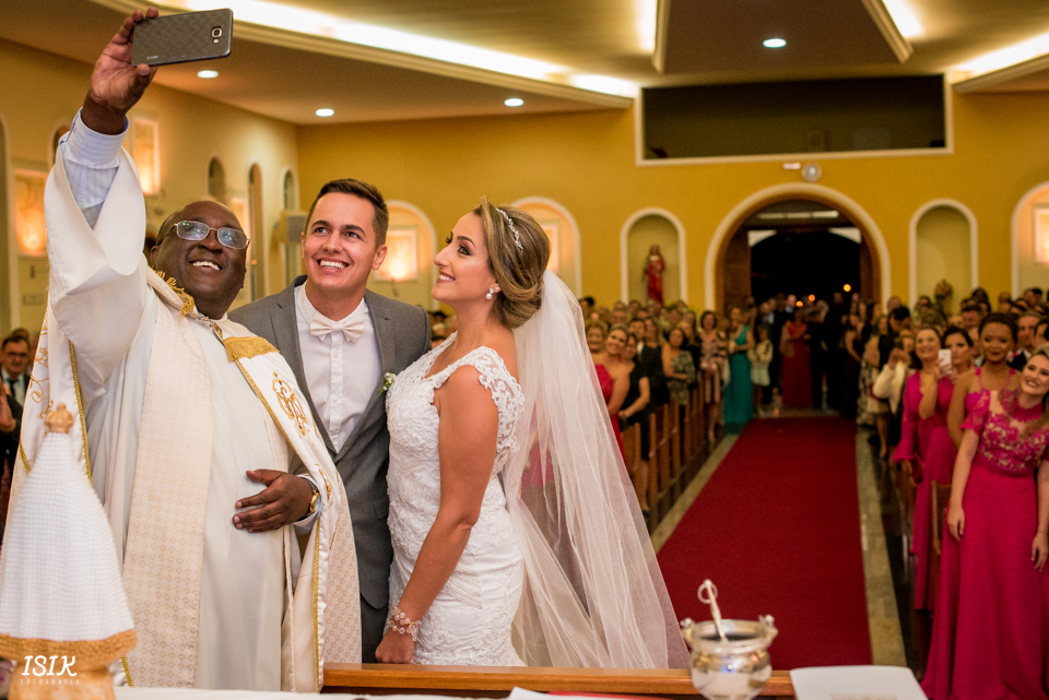 self do padre com os noivos 