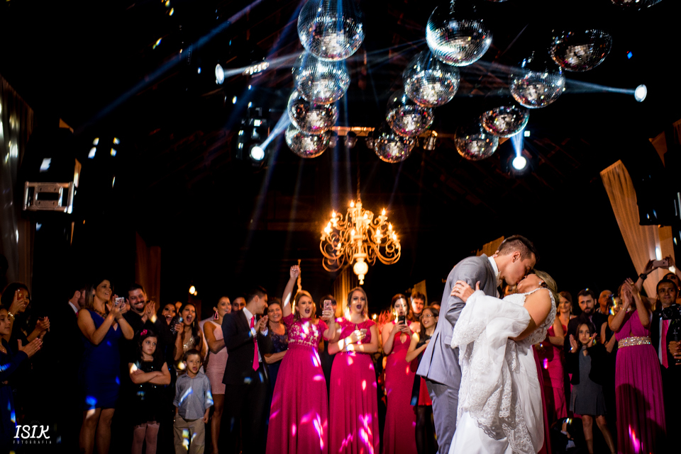 dança dos noivos na recepção 