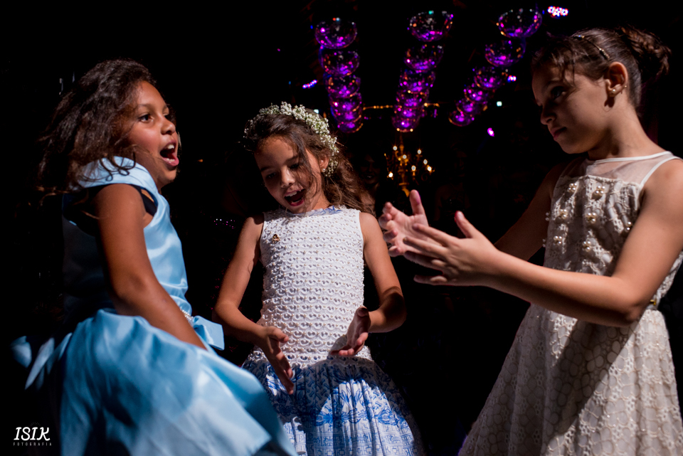 crianças na festa de casamento 