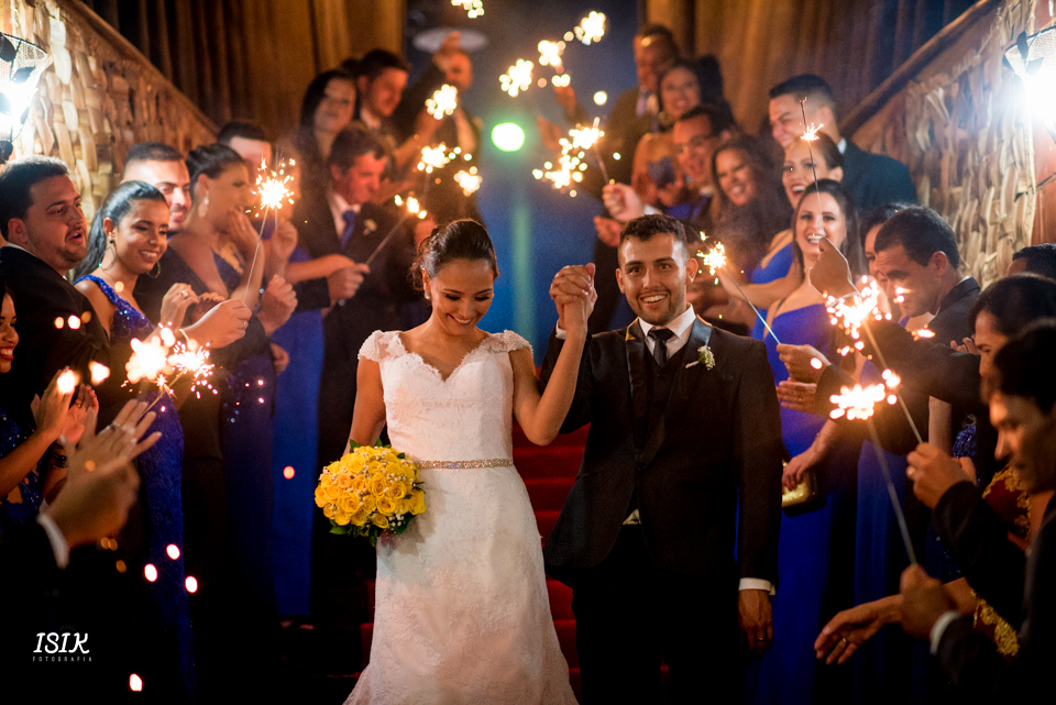 entrada dos noivos na recepção 