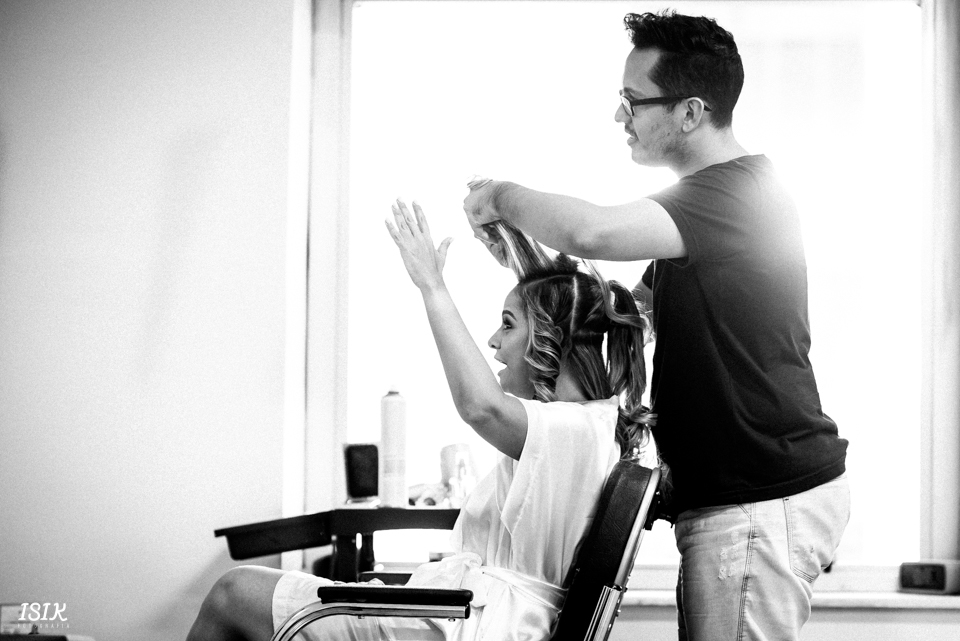 noiva no making of dia do casamento