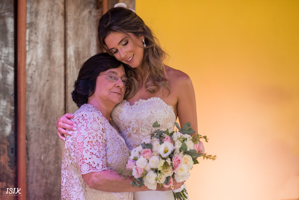 mãe da noiva fotografia de casamento cerimônia no sítio 
