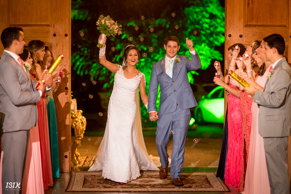 entrada dos noivos na recepção do casamento