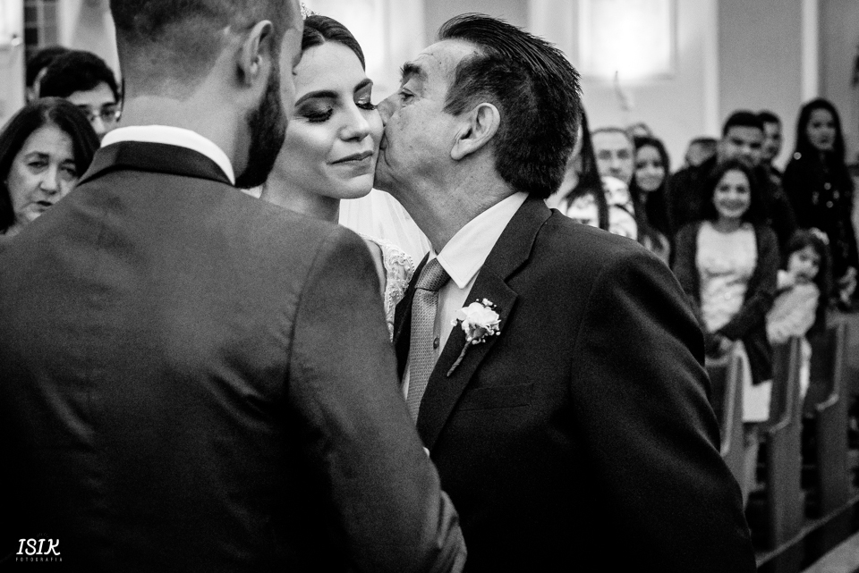 pai da noiva na cerimônia de casamento