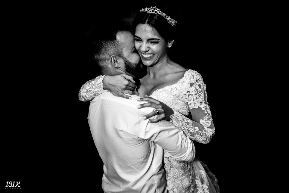 festa de casamento noivos felizes